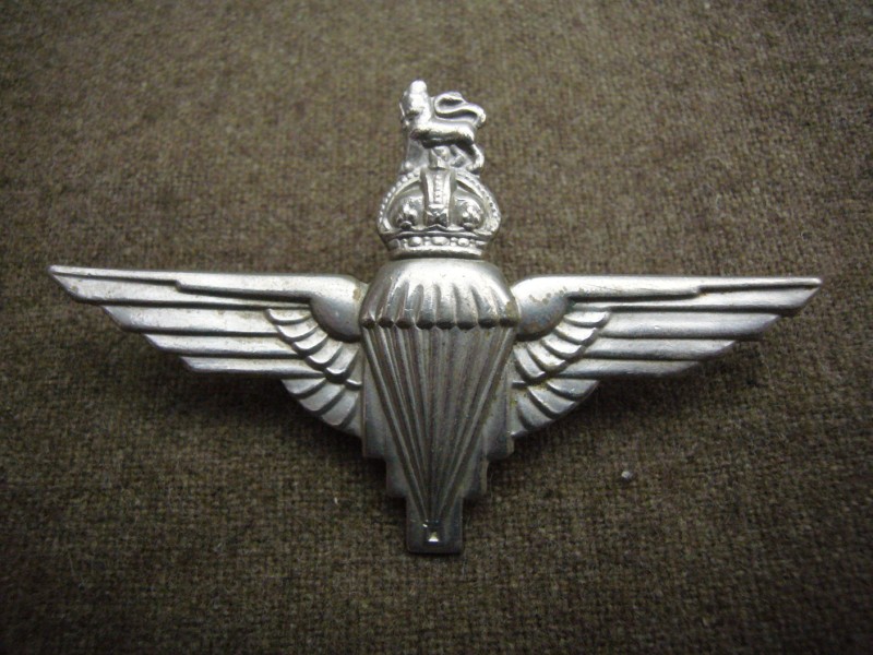 War Department Militaria | Original WWII Parachute Regiment Cap Badge