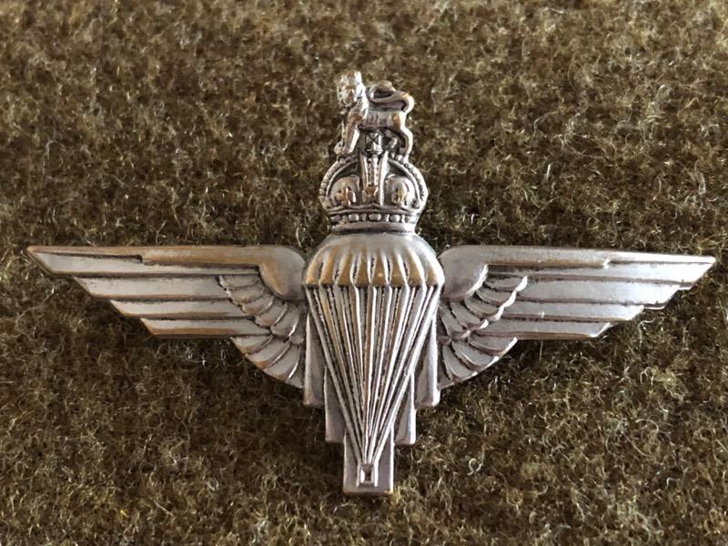 War Department Militaria | Rare early variant Parachute Regiment Cap Badge