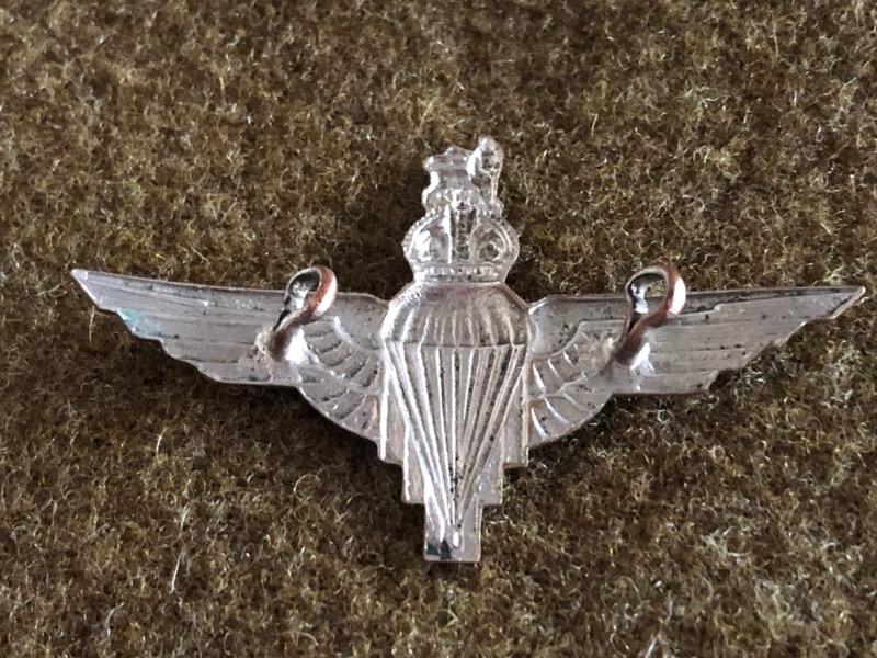 War Department Militaria | Rare early variant Parachute Regiment Cap Badge