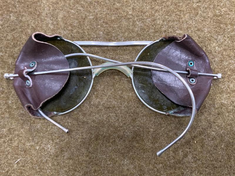 war-department-militaria-exceptional-set-of-wwii-british-army-sunglasses