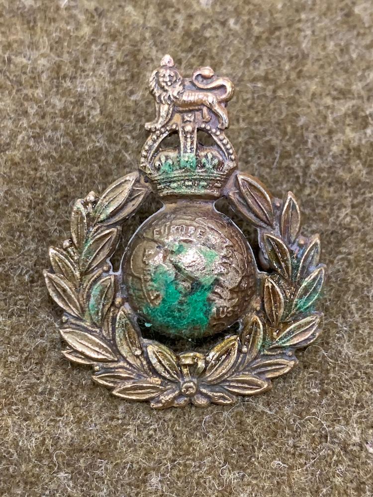 Rare WWII Royal Marines Cap badge with concealed Escape Compass
